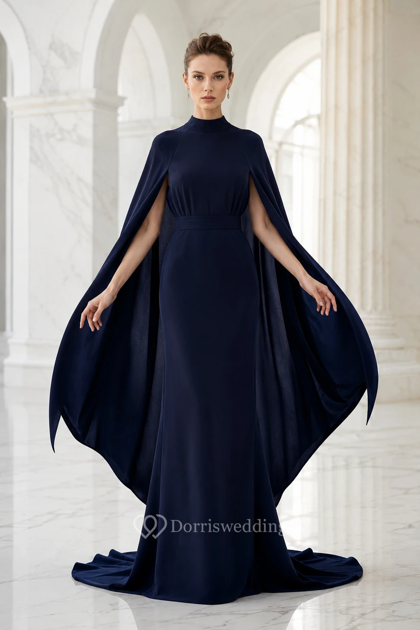 Robe de soirée fourreau bleu marine foncé à col montant, manches cape et traîne