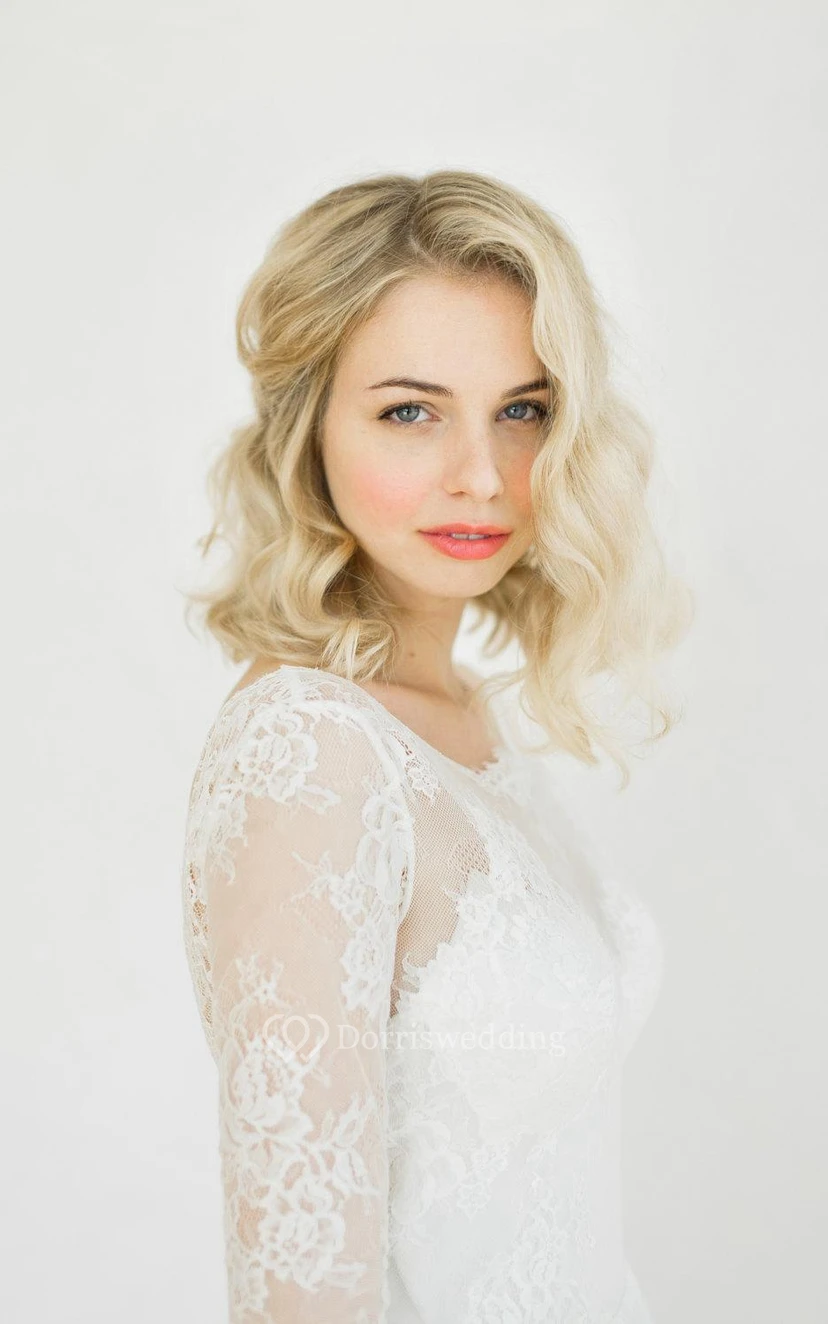 Robe de mariée blanche style vintage pour un renouvellement de vœux. view 2
