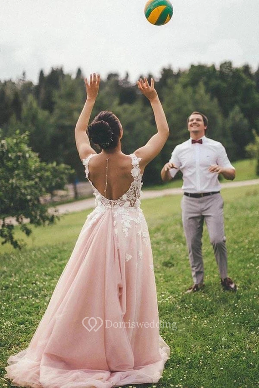 Zweifarbiges, ärmelloses, sexy Tüll-Hochzeitskleid in Blush mit tiefem Ausschnitt view 2