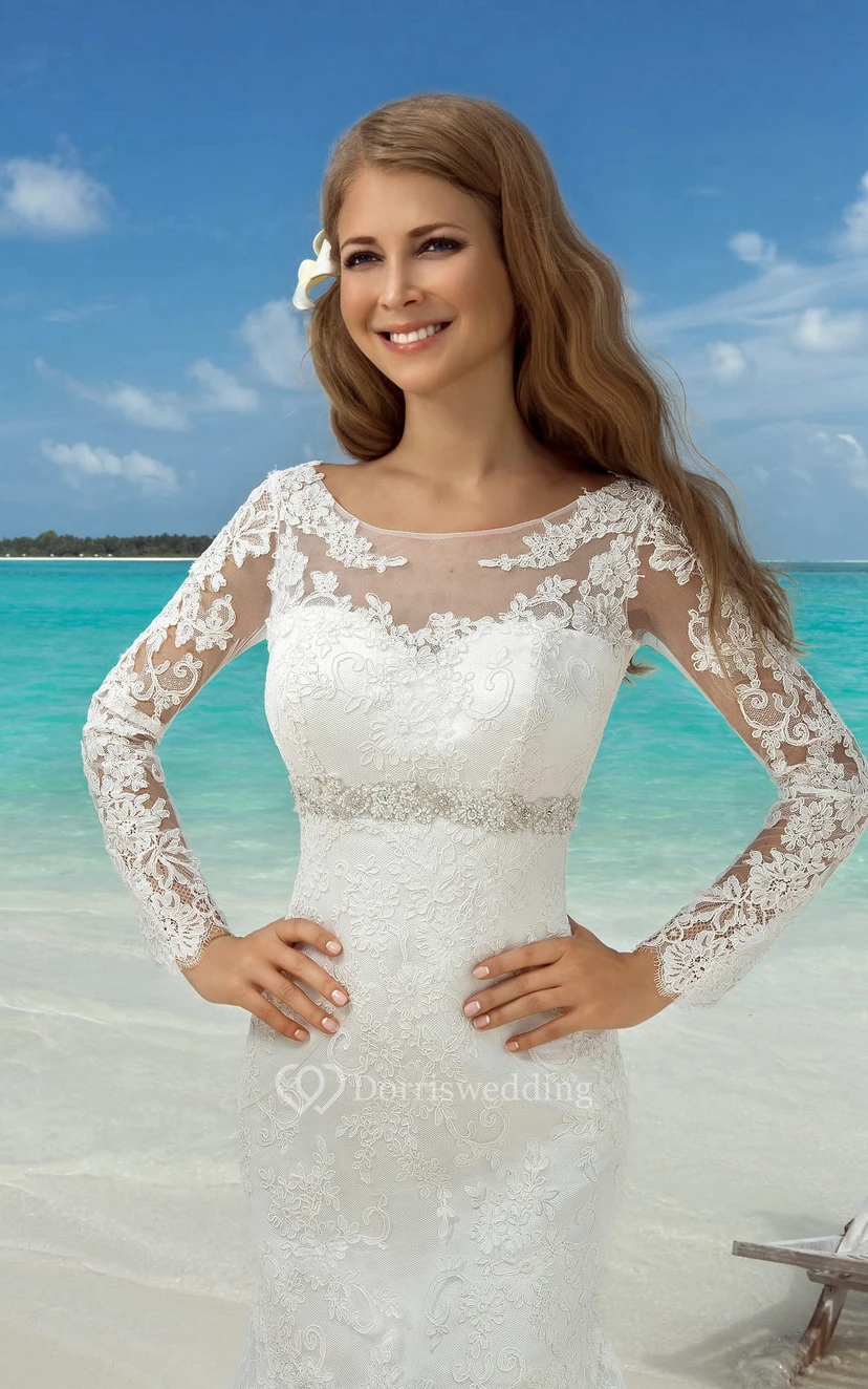 Robe de mariée sirène maxi à col rond et manches t-shirt, lacée, en dentelle avec perles et appliques view 2