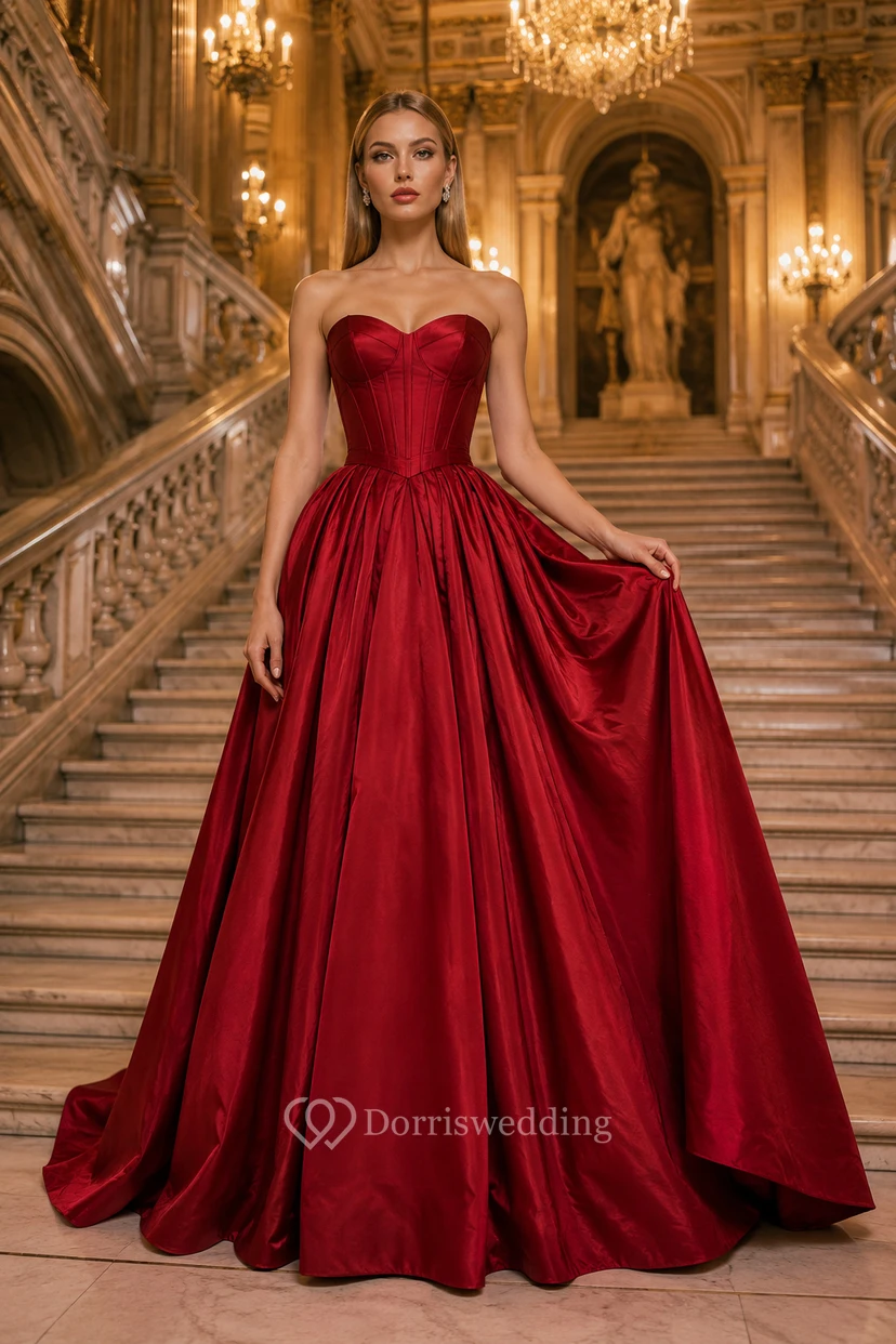 Rotes, trägerloses Ballkleid aus Satin mit bodenlangem Rock