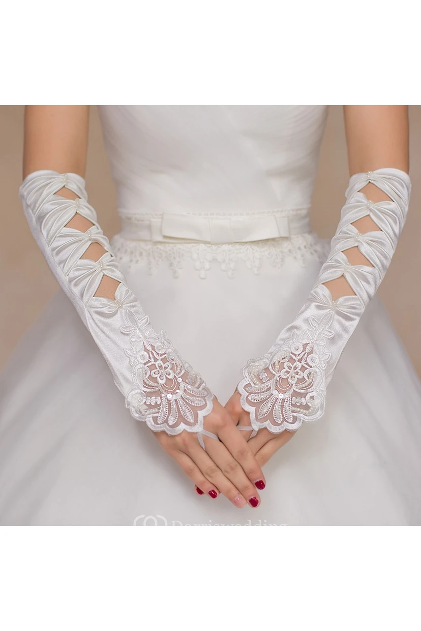 Gants longs blancs brodés de perles et de nœud