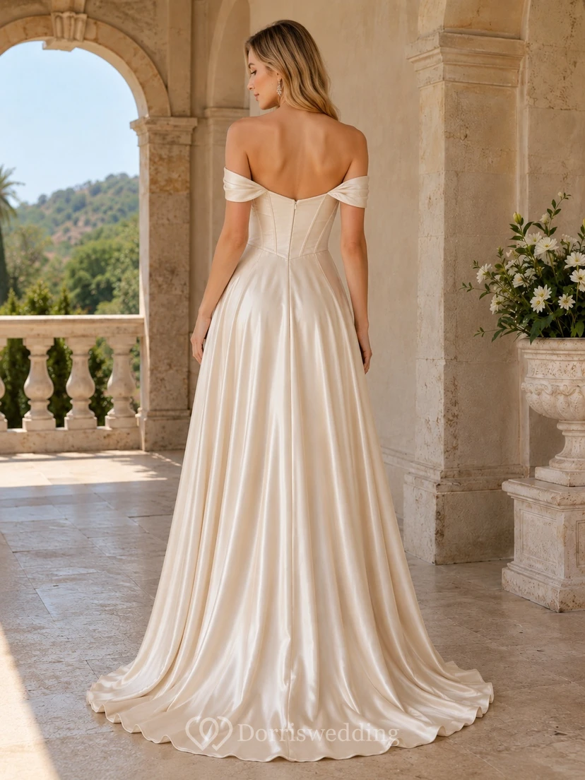 Robe sirène longue fendue sur le côté, sans manches, en satin champagne, épaules dénudées view 2