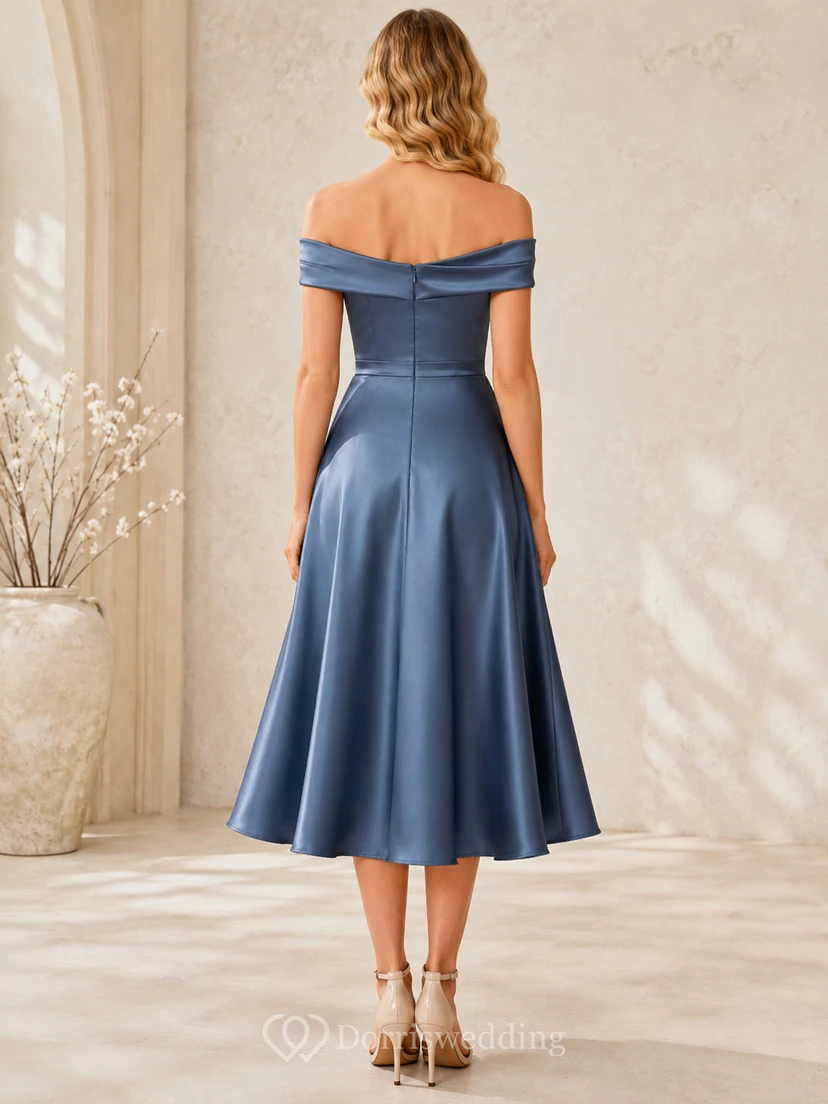 Schieferblaues, schulterfreies, herzförmiges, plissiertes Vintage-Teekleid aus Satin view 2