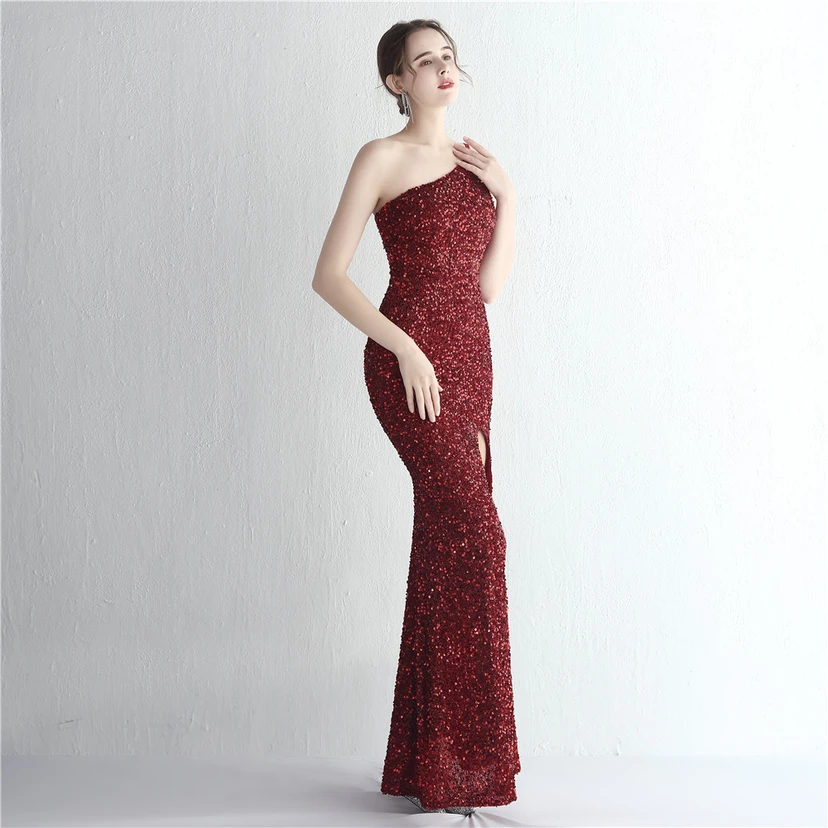 Handgefertigter Paillettenrock mit One-Shoulder-Schnitt, elegant für festliche Anlässe und Galas, mit Schlitz und Meerjungfrauenschnitt. view 77