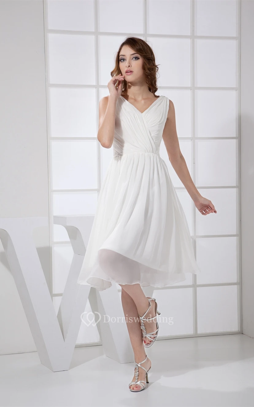 Vestido sin mangas hasta la rodilla con escote en V bajo en la espalda, pliegues y fruncido. view 3