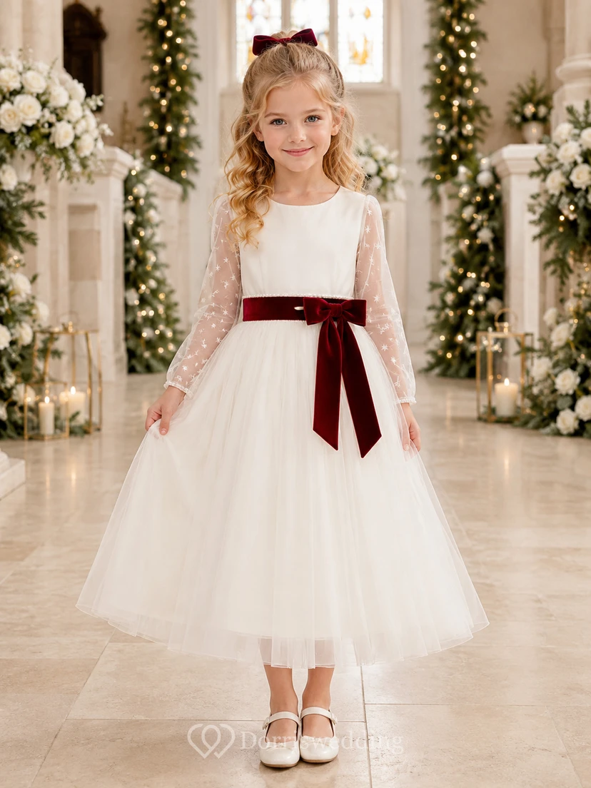 Vestido de niña de las flores para boda navideña con corte en A, mangas largas transparentes, corpiño de encaje, falda de tul, lazo burdeos en la cintura, estilo formal navideño.