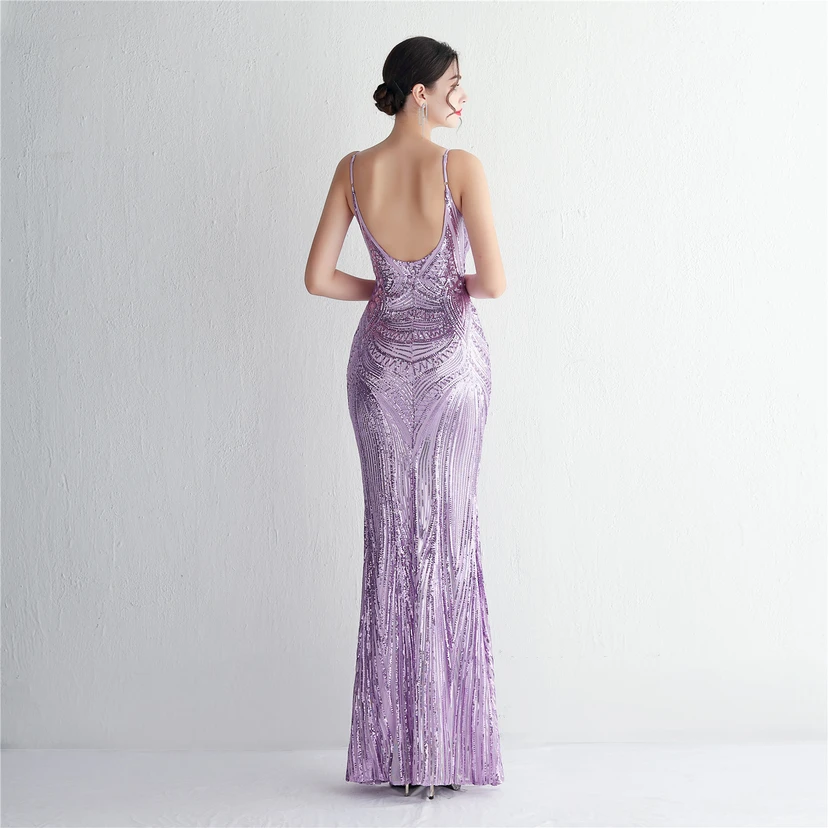 Vestido largo de noche con lentejuelas y tirantes de flores, ajustado, elegante y de estilo sofisticado. view 46