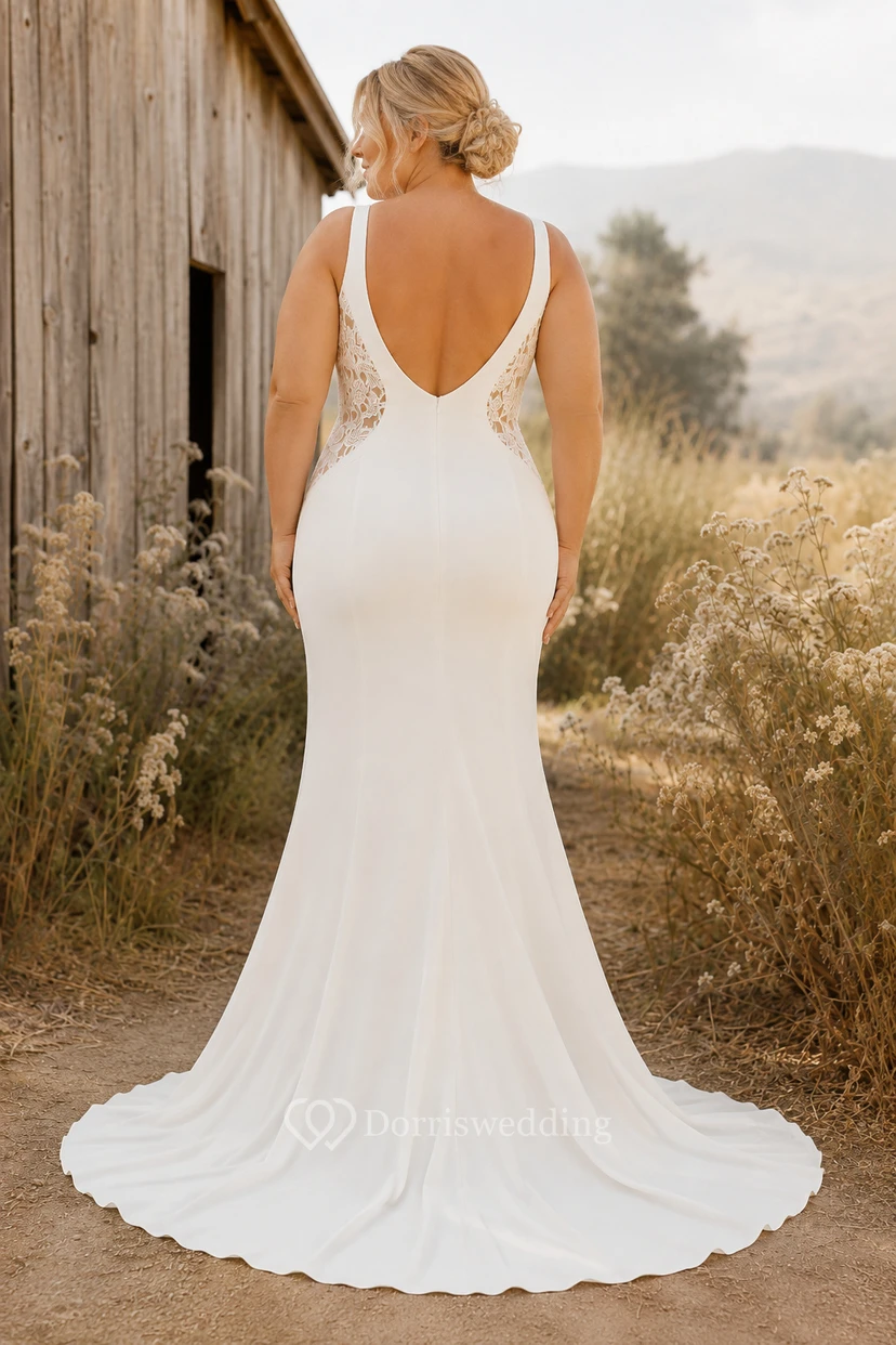 Vestido de novia de talla grande color marfil con escote cuadrado y paneles laterales de encaje. view 2