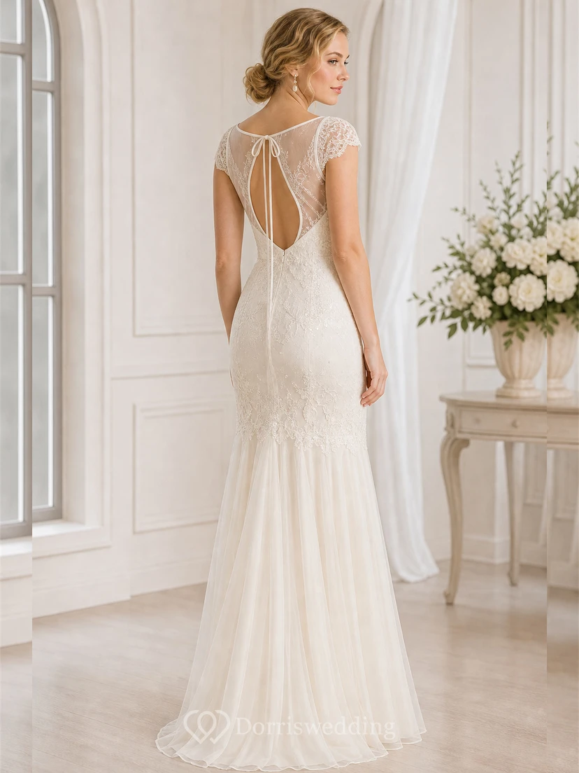 Vestido de novia maxi de encaje con escote redondo y mangas cortas con efecto ilusión. view 2