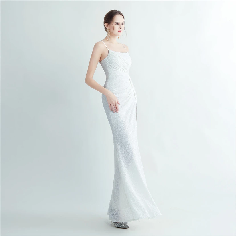 Robe de soirée longue à sequins haute densité, plissée, fendue sur le côté et à bretelles view 84