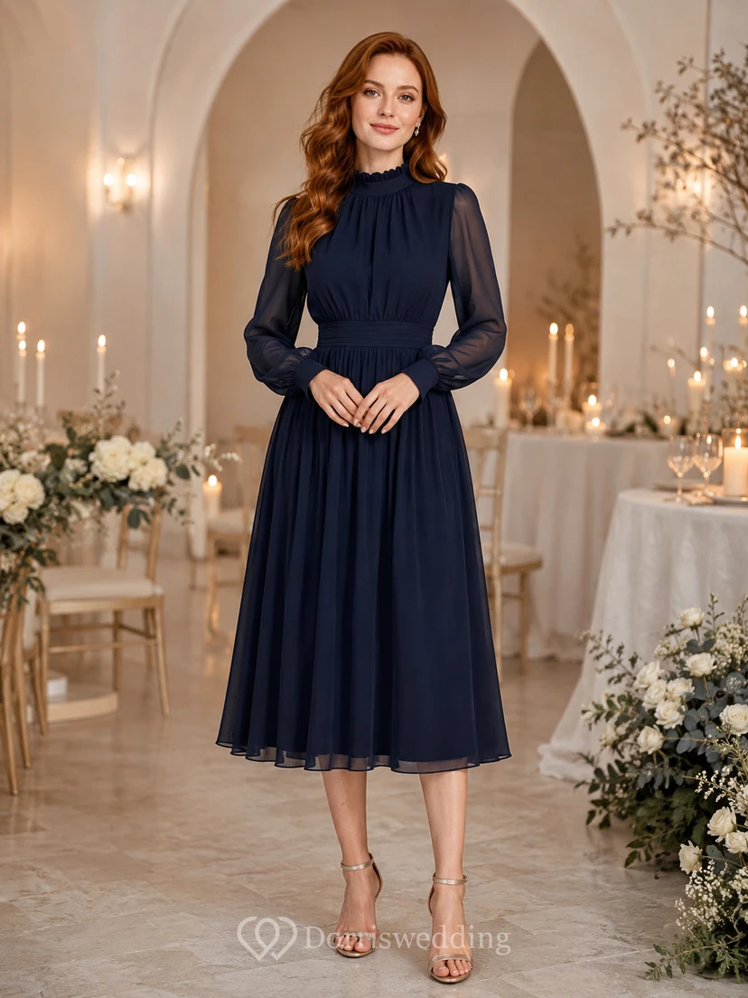 Marineblaues Chiffonkleid mit hohem Kragen, transparenten Ärmeln und Teelänge