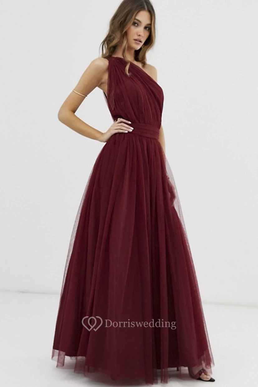 Robe de demoiselle d'honneur bordeaux en tulle asymétrique, dos nu et froncée view 4