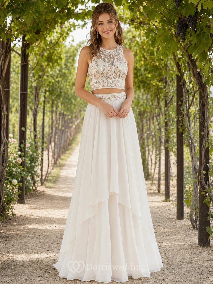Ensemble de mariée en mousseline brodée de fleurs, composé d'un haut court dos nu et d'un haut court style vigne.