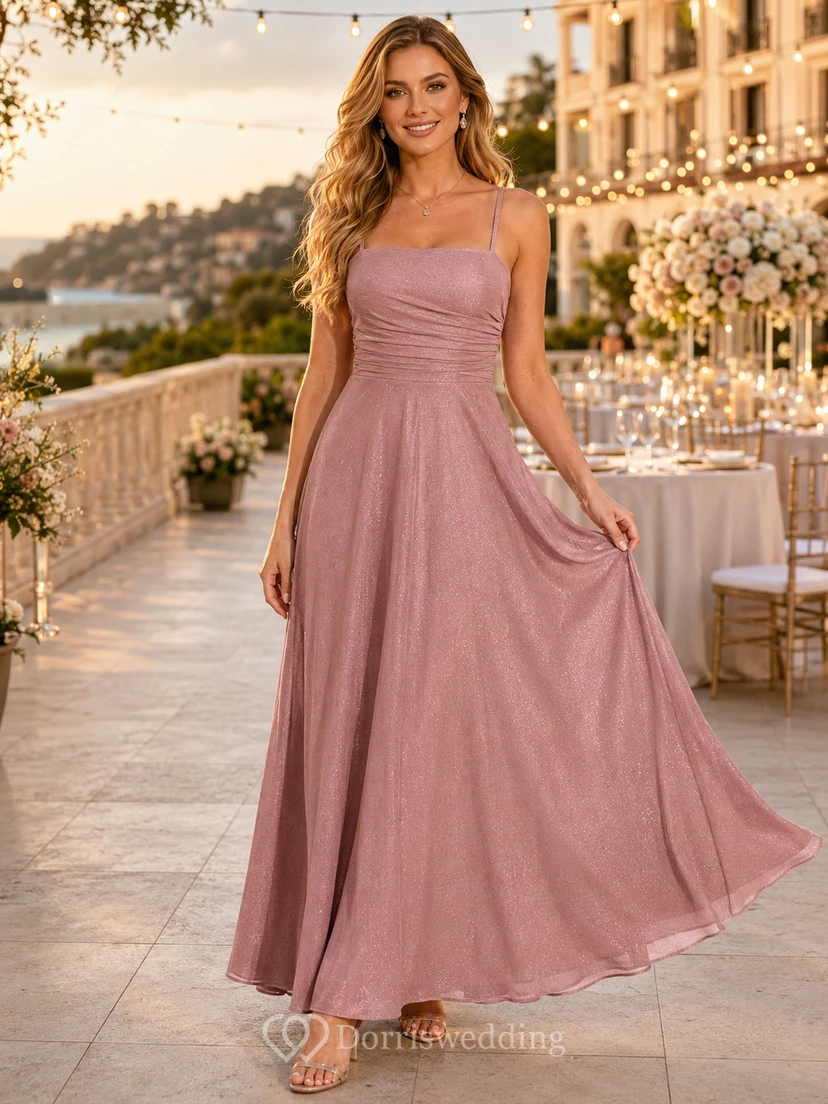 Robe de demoiselle d'honneur mauve à fines bretelles et plis souples en mousseline, longue jusqu'au sol