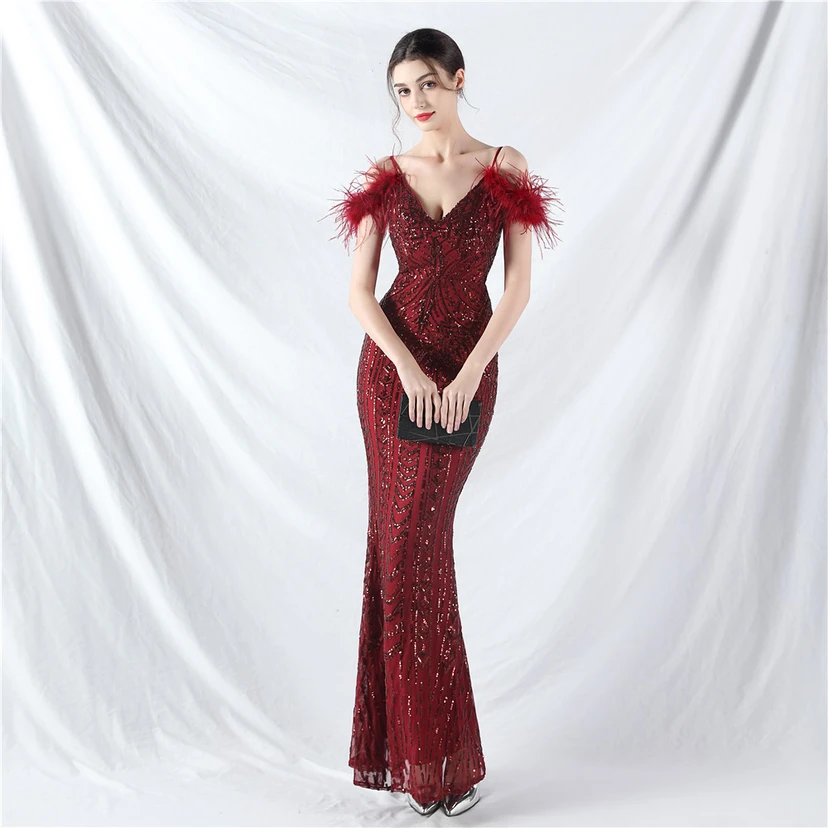 Robe de soirée haut de gamme ornée de perles florales et de plumes d'autruche. view 14