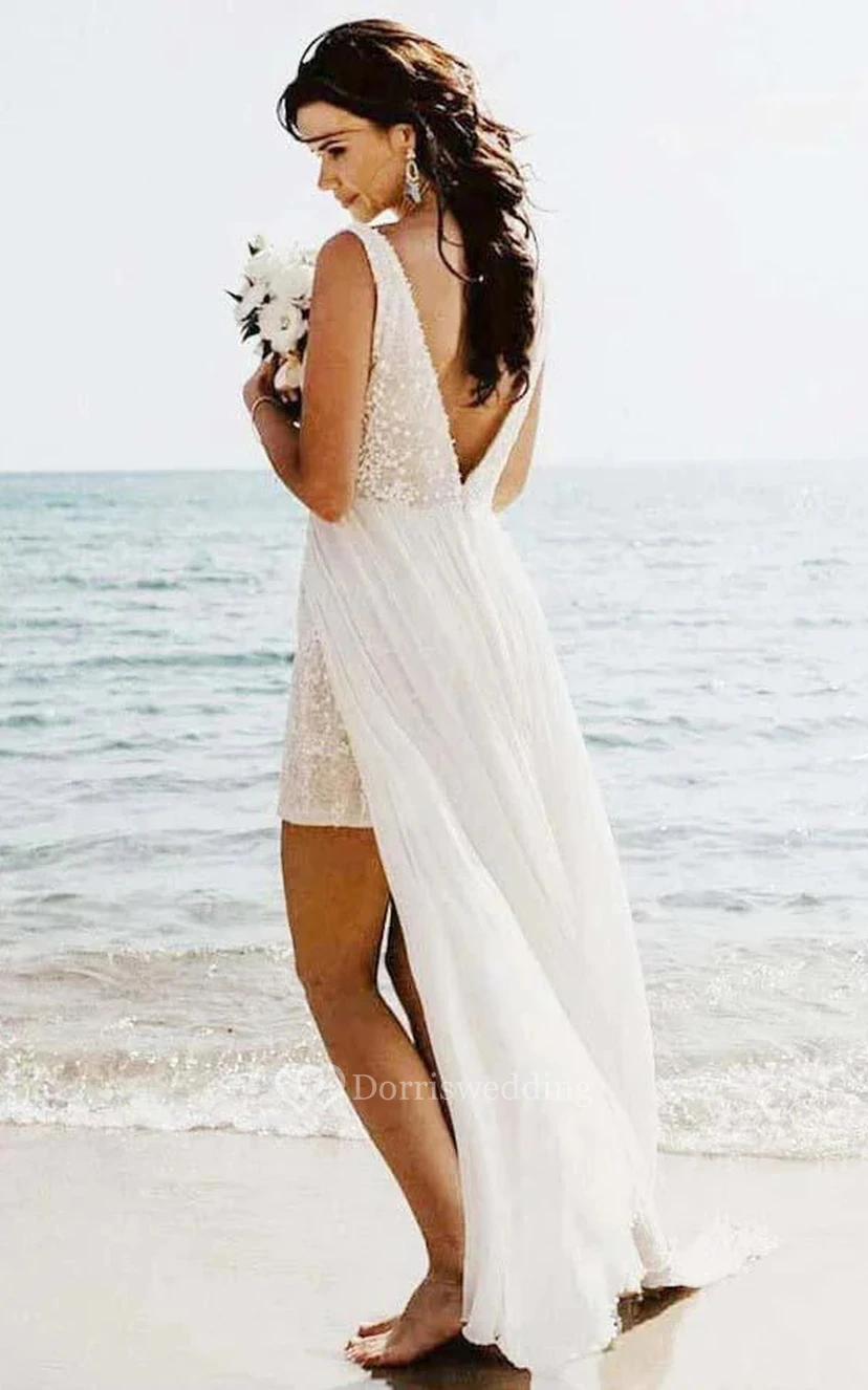 Robe de mariée moulante courte sans manches à col en V et jupe en mousseline, style plage view 2