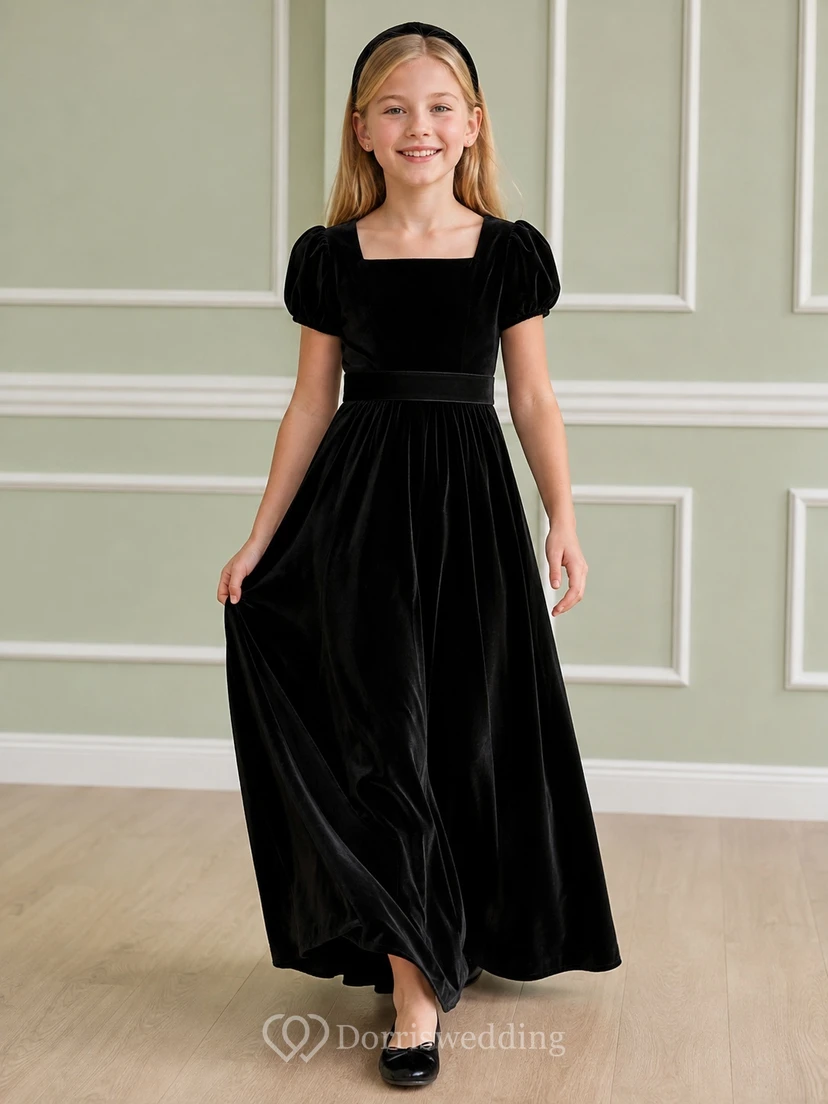 Bezauberndes schwarzes, bodenlanges A-Linien-Kleid aus Samt mit Puffärmeln – ein schlichtes Blumenmädchenkleid