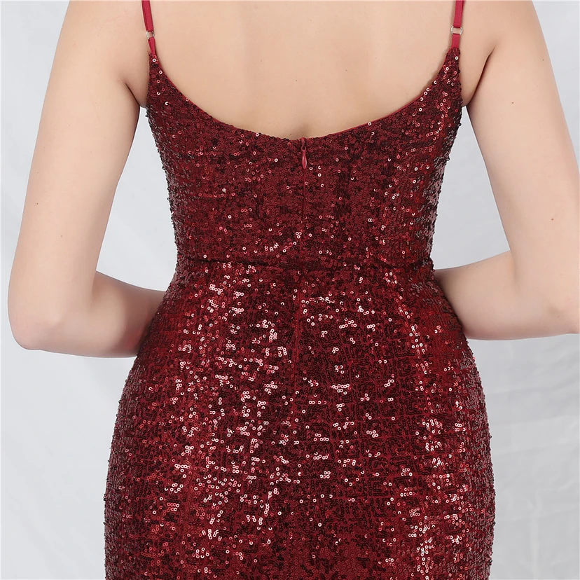 Robe de soirée de luxe ornée de plumes d'autruche et de sequins, idéale pour un banquet. view 31