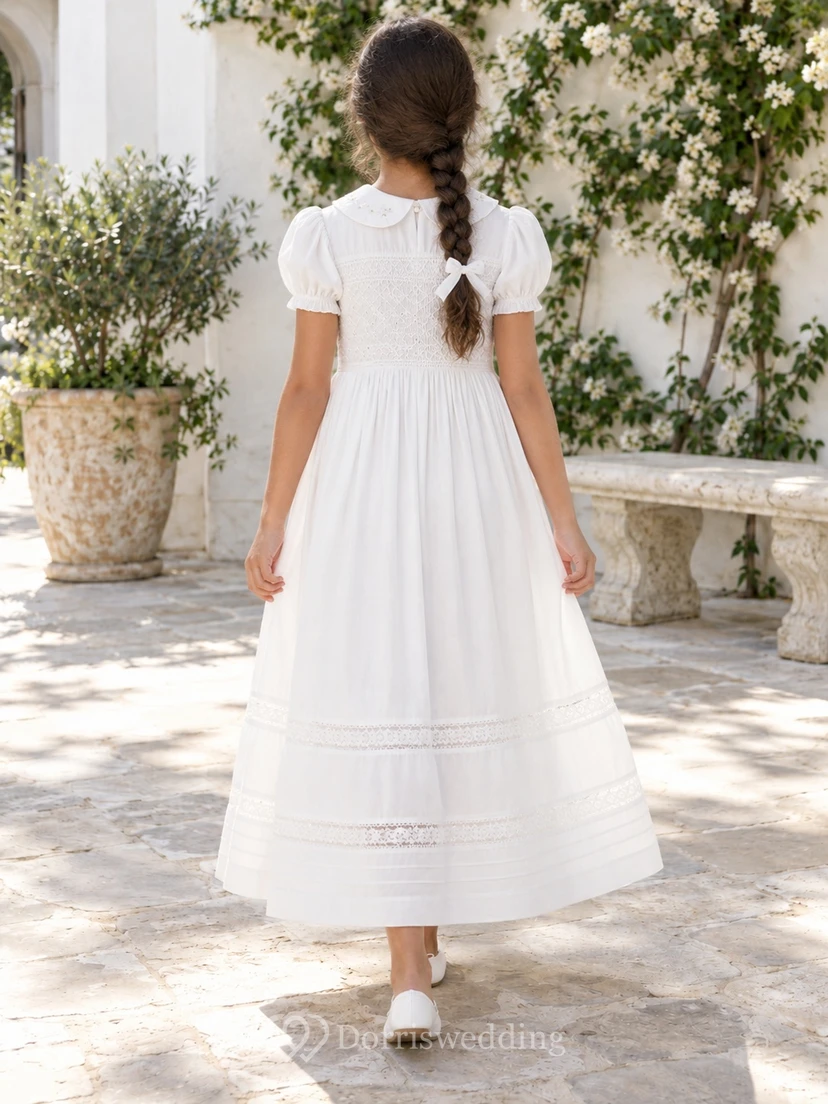 Vestido de niña de flores blanco vintage, corte en A, mangas abullonadas, largo hasta los tobillos, con cuello Peter Pan fruncido y ribete de encaje. view 2