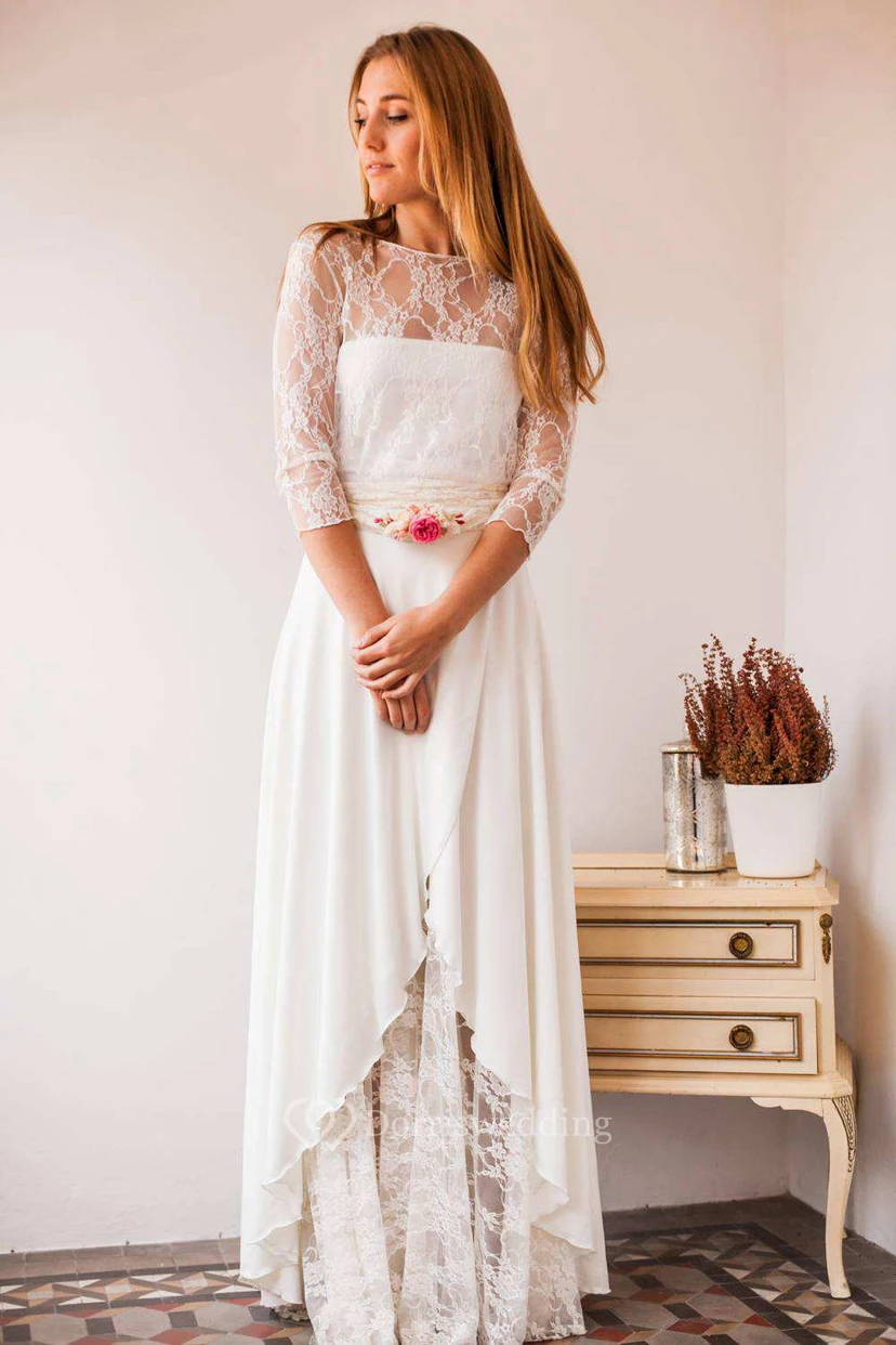 Schlichtes, bodenlanges Brautkleid aus Chiffon mit U-Boot-Spitze und Illusionseffekt sowie Falten