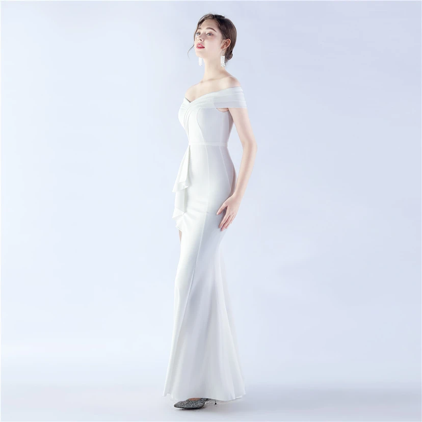Klassisches langes Abendkleid aus Satin mit One-Shoulder-Ausschnitt view 48