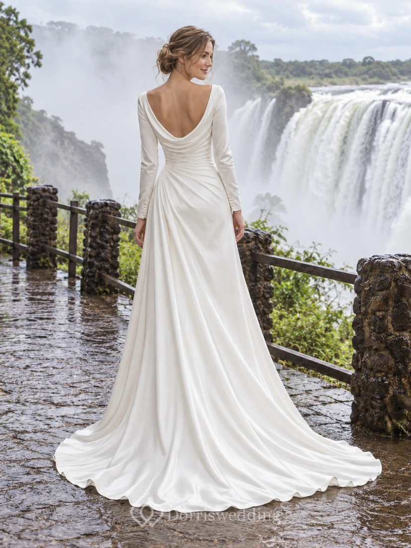 Vestido de novia sencillo de satén con cuello drapeado, manga larga, corte en A y cintura drapeada. view 2