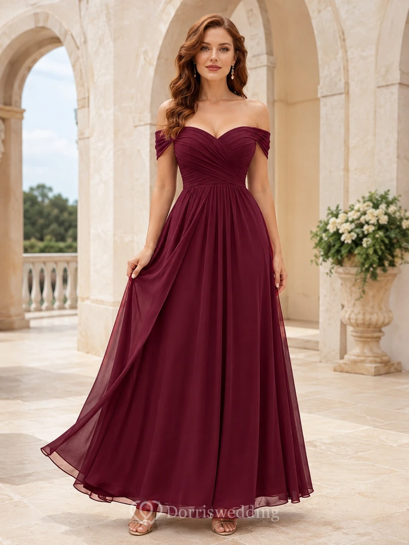 Elegantes, bodenlanges, burgunderrotes Chiffonkleid mit Carmen-Ausschnitt und Falten – perfekt für formelle Anlässe.