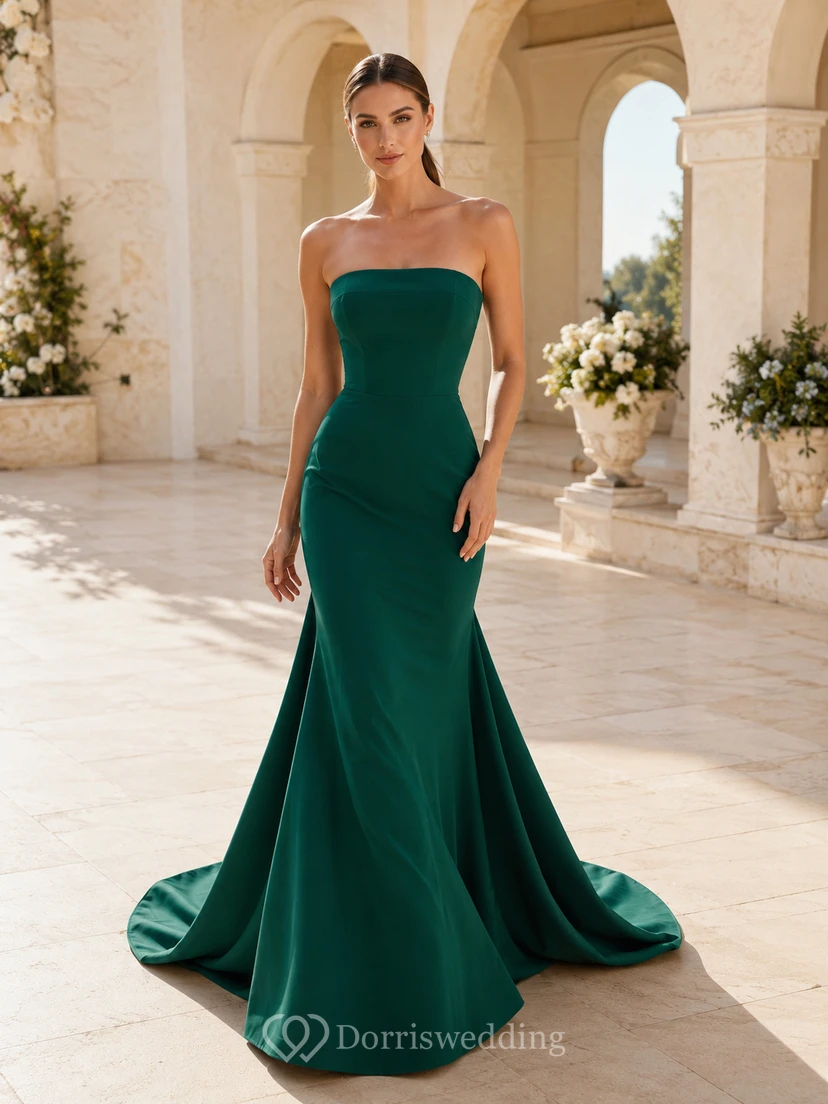 Vestido de novia moderno de satén verde esmeralda sin tirantes, corte sirena, cola larga.