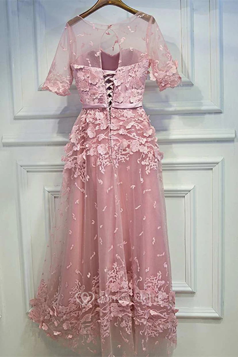 Robe trapèze en dentelle à manches courtes et col rond, avec ceinture. view 12