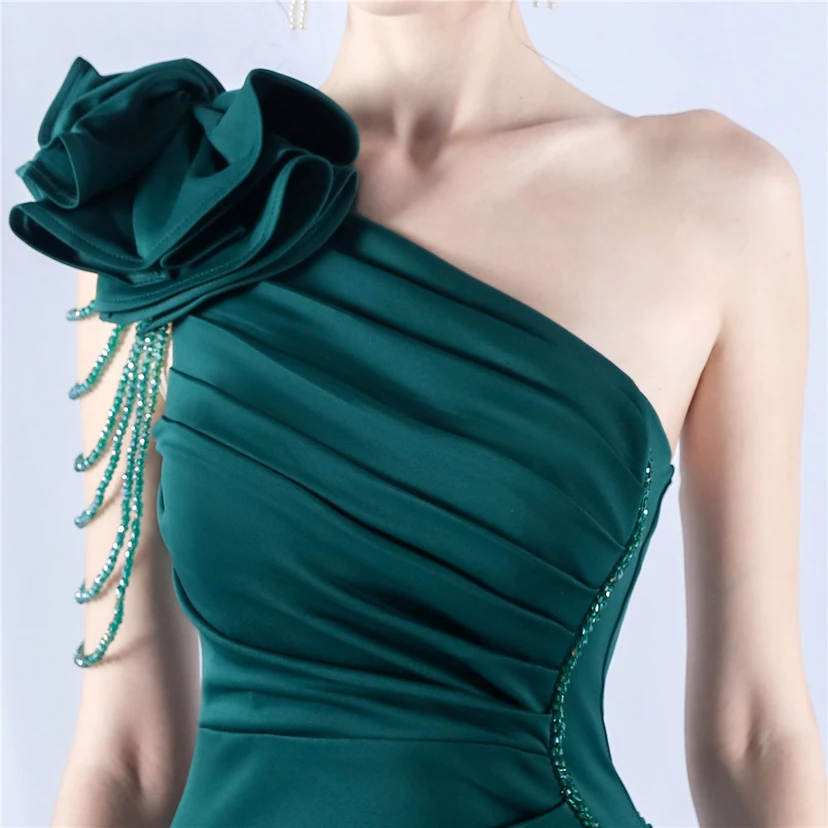 Vestido de noche de satén plisado con hombros descubiertos y escote alto, bordado a mano con cuentas y flores, para mujer. view 26