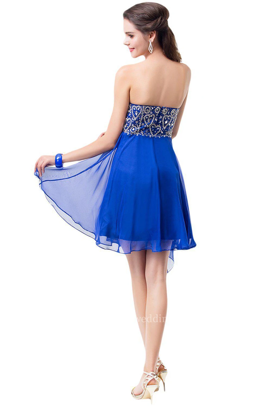 Robe trapèze à décolleté cœur et corsage à sequins view 2