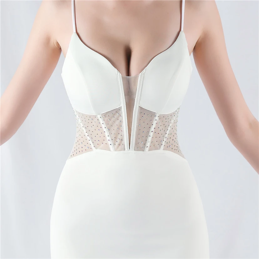 Gilet gainant en maille à motif diamant, robe de soirée sirène à bretelles fines et décolleté en V view 32