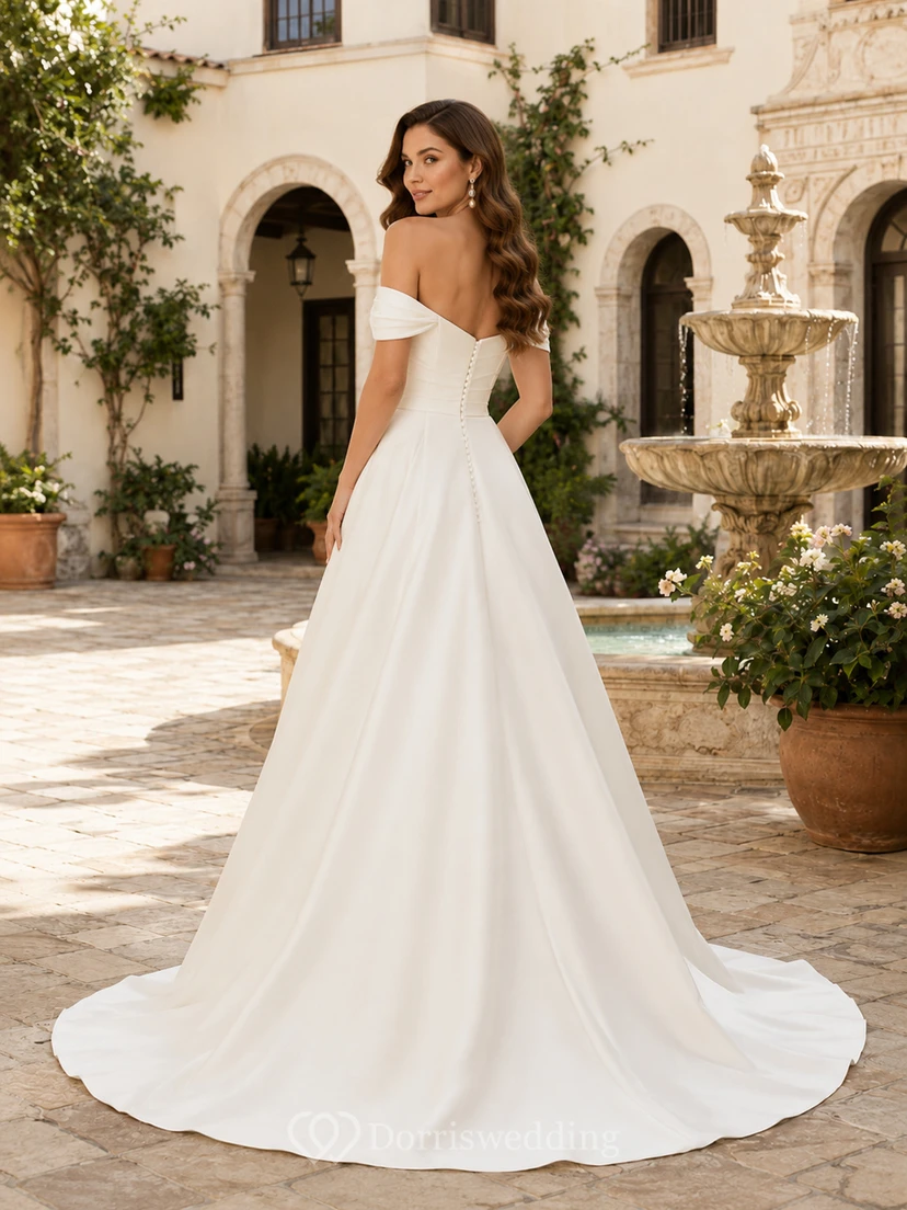 Vestido de novia de satén y gasa para la playa, estilo princesa, sin tirantes, con escote corazón y cola larga. view 2