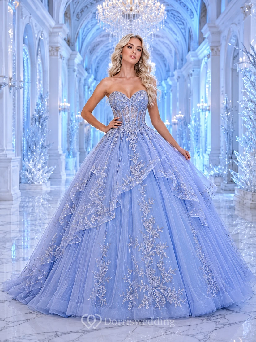 Robe de princesse bleu ardoise Winter Palace, bustier cœur en dentelle argentée, style quinceañera, avec traîne.