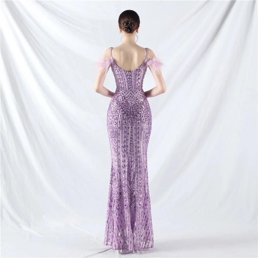 Robe de soirée haut de gamme ornée de perles florales et de plumes d'autruche. view 35