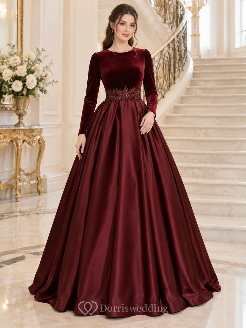 Robe de bal longue et sobre en velours satin bordeaux à manches longues