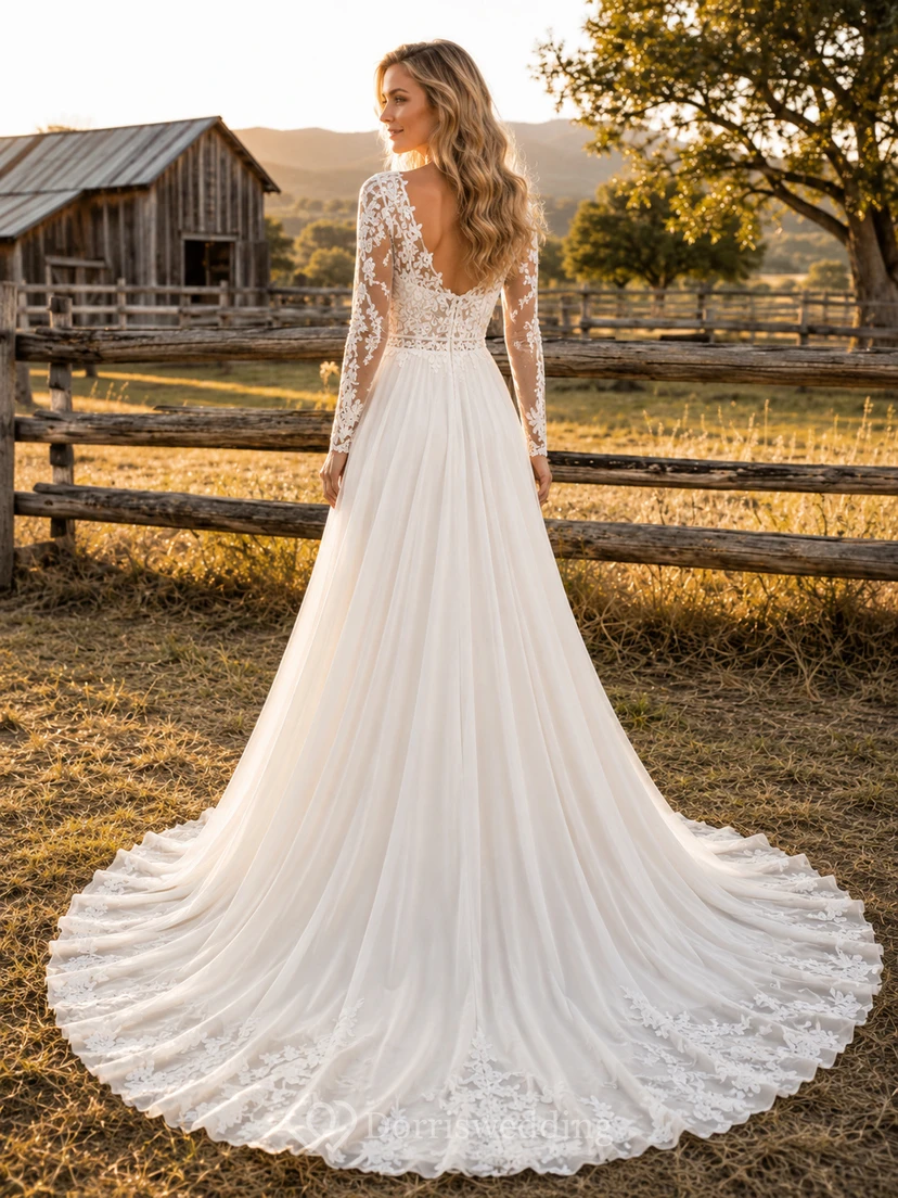 Robe de mariée champêtre en dentelle, coupe trapèze, col en V, manches longues, traîne chapelle view 2