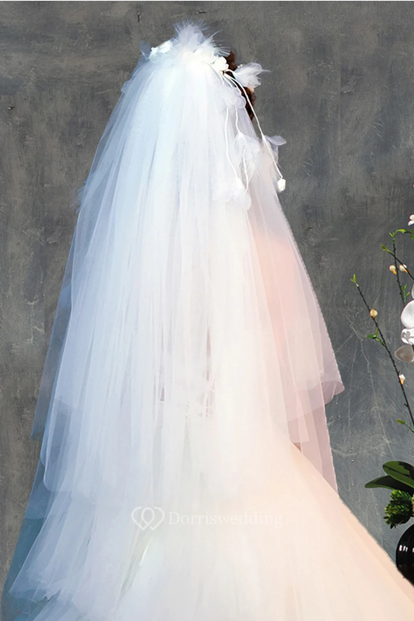 Latest Korean Handmade Tulle Wedding Veil with Draping Lines and Flowers view 2