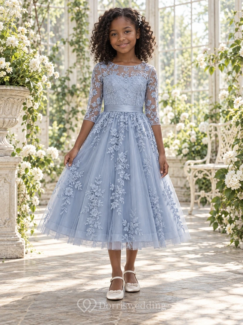 Vestido de niña de flores modesto, de corte A, azul con estampado floral, de tul, con mangas tres cuartos y apliques.