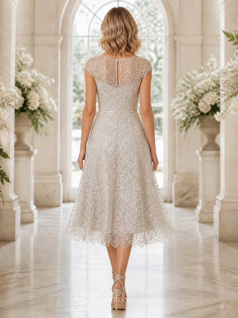 Teelanges, ärmelloses A-Linien-Hochzeitskleid aus feiner Spitze mit hohem Kragen und elegantem Teelängen-Finish view 2