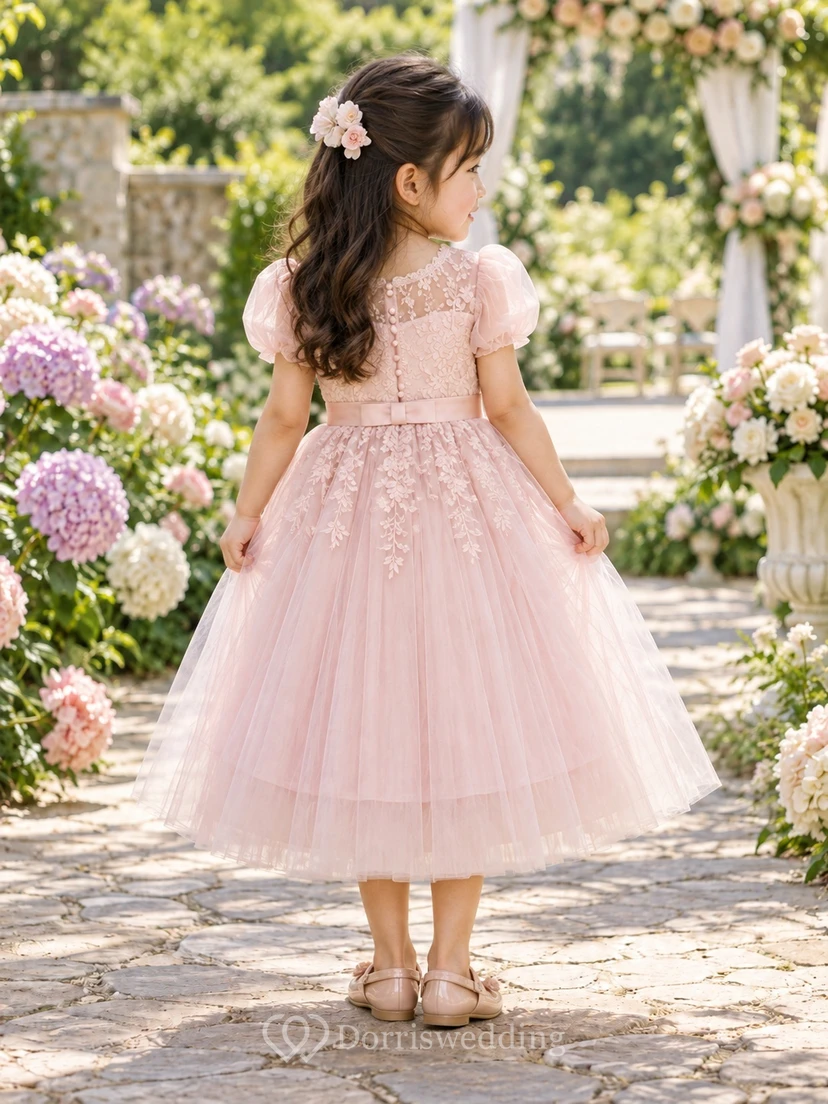 Teelanges, rosafarbenes A-Linien-Kleid aus Spitze, Tüll, Puffärmeln und Illusionsapplikationen für Blumenmädchen view 2