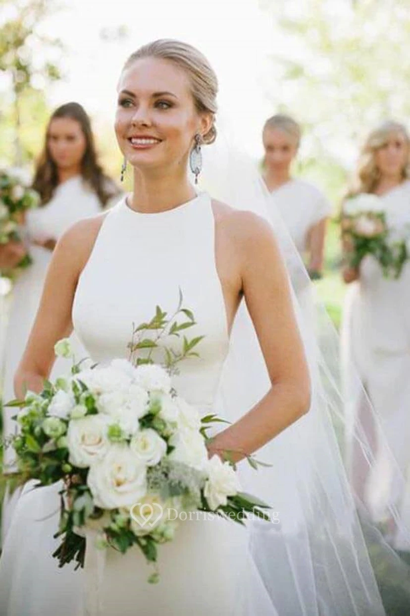 Schlichtes ärmelloses Etuikleid aus Satin und Chiffon im Landhausstil für Hochzeiten view 4