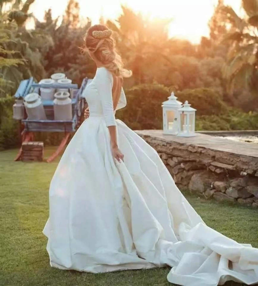 Vestido de novia liso de corte A, manga larga, satén, modesto view 2