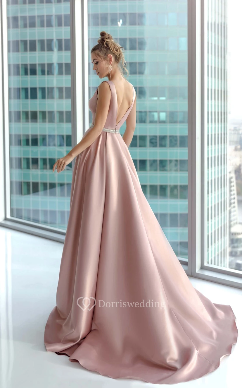 Elegante vestido de fiesta de satén color rosa empolvado sin mangas con escote en V y corte imperio, con cintura adornada con cuentas. view 2