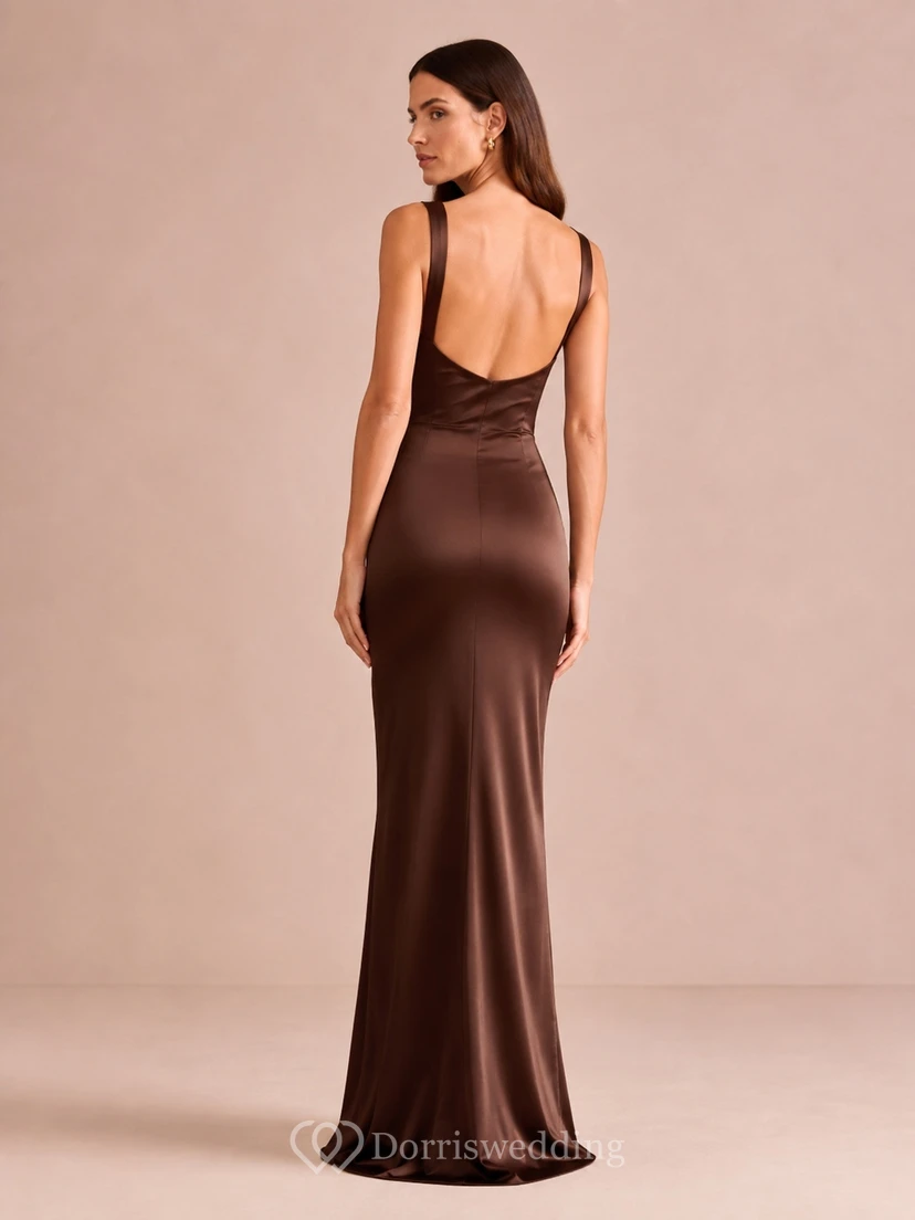 Robe de bal fourreau en satin espresso, coupe droite, encolure carrée, dos nu en V et jupe longue. view 2