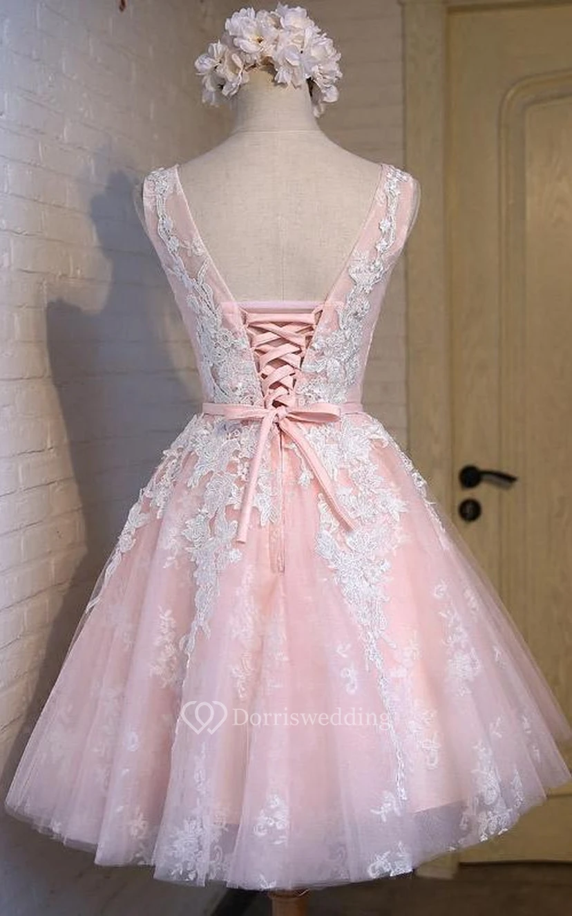Robe trapèze en dentelle mignonne sans manches à col rond et lacets view 2