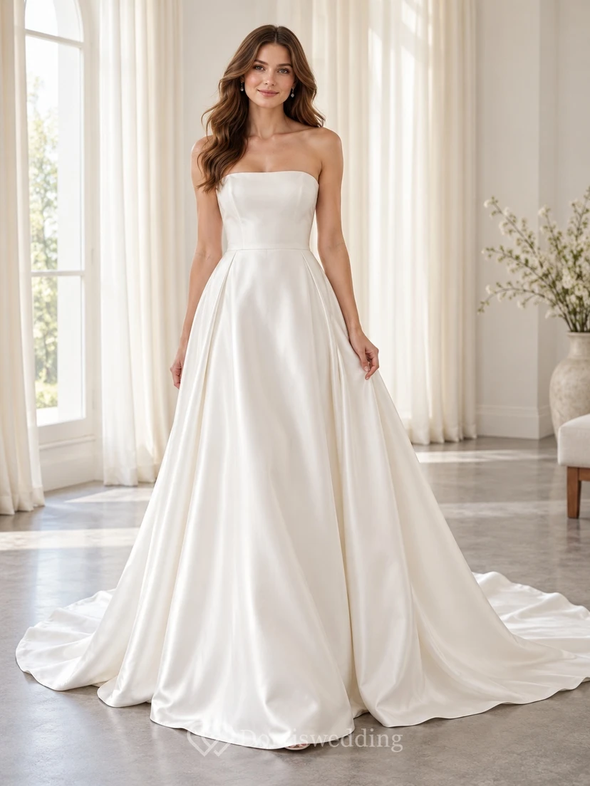 Schlichtes trägerloses Brautkleid aus Satin mit A-Linien-Schleppe