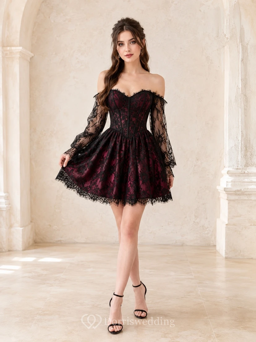 Robe de cocktail romantique courte en dentelle noire à décolleté cœur et doublure rouge, idéale pour un bal de fin d'année. view 2
