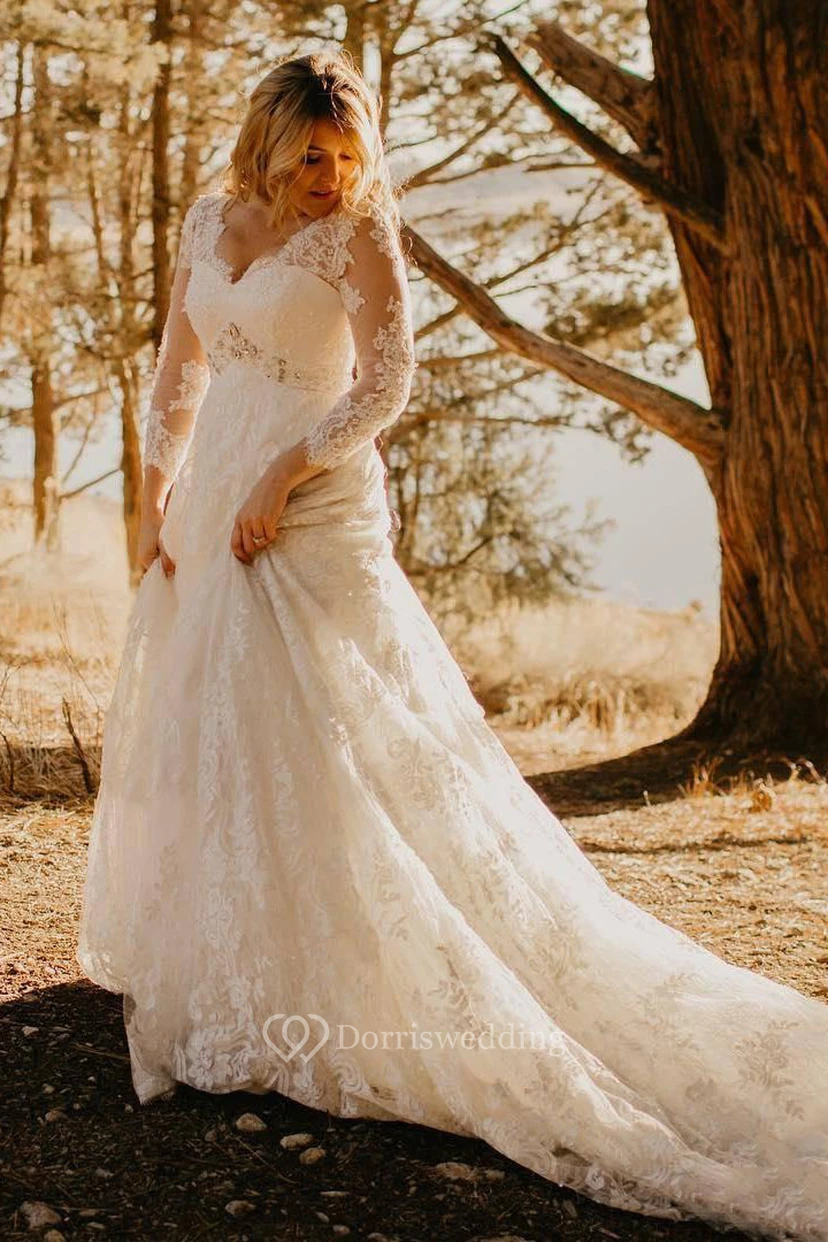 Robe de mariée bohème d'hiver grande taille en dentelle | Robe de mariée champêtre pour femmes rondes view 4